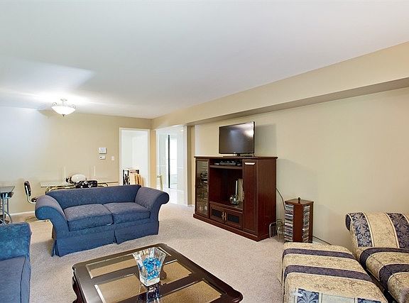 3rd image of 6961 N Oakley Ave #A103