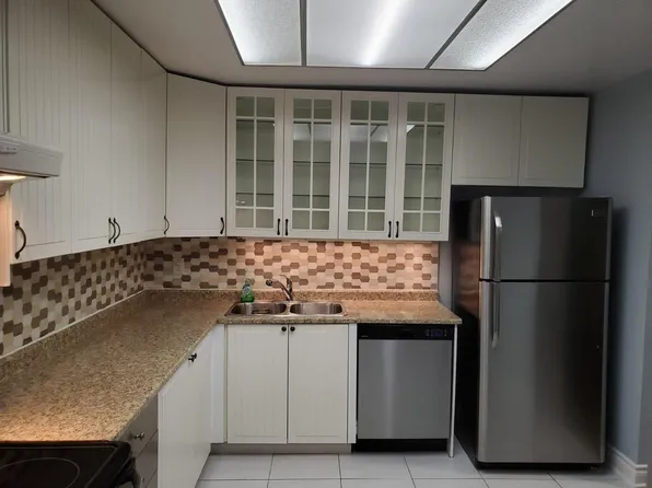 145 Hillcrest Ave, Mississauga, ON