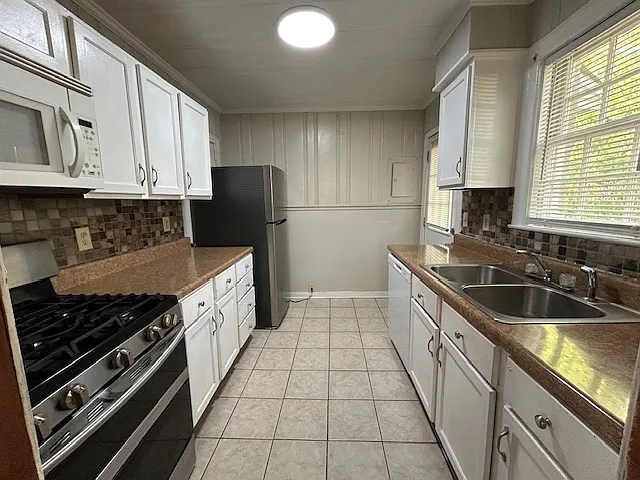121 Brown St — Photo 8