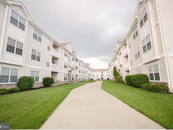 2nd image of 114 Lionheart Ln #114