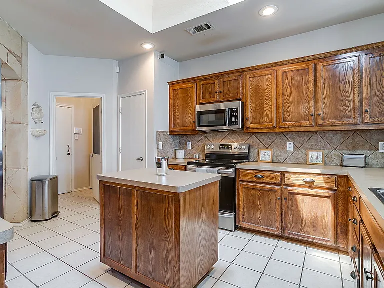 9712 Minton Dr — Photo 7