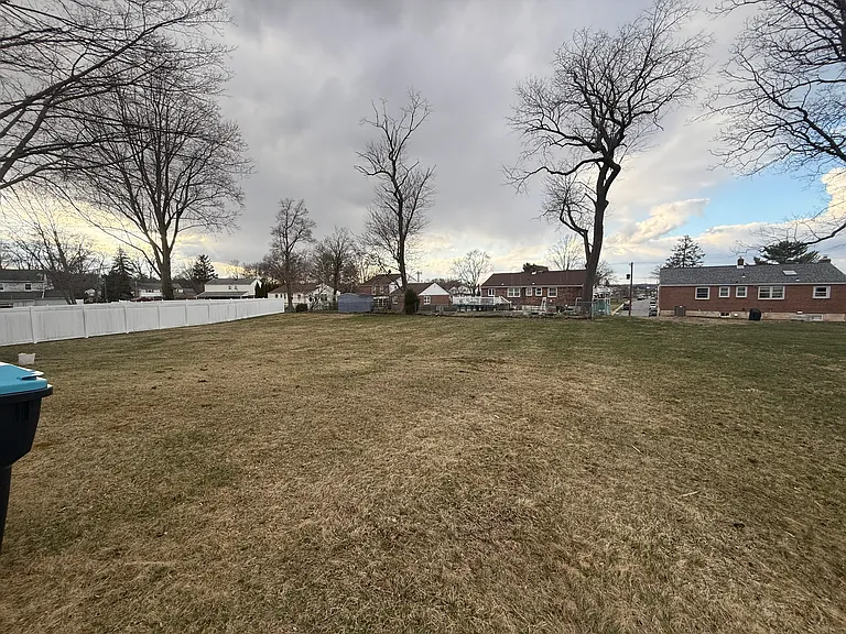 338 Rees Dr — Photo 28