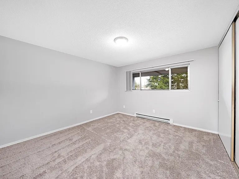 Wetherburne Square Townhomes — Photo 9