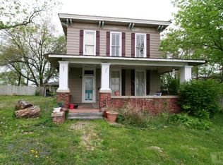 823 E State St, Centerville, IA 52544