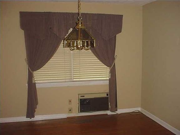 4th image of 4223 Belvoir Dr