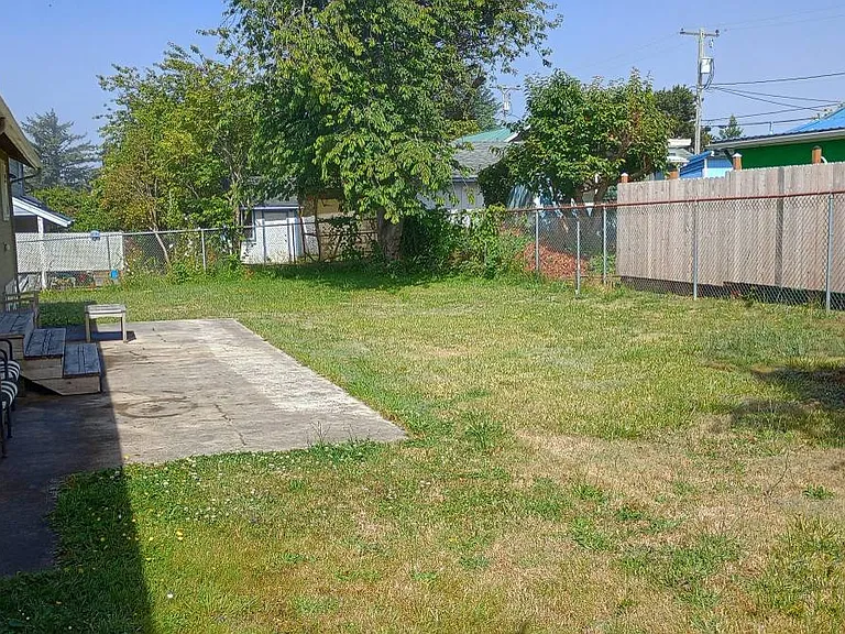 210 NW 19th St — Photo 4