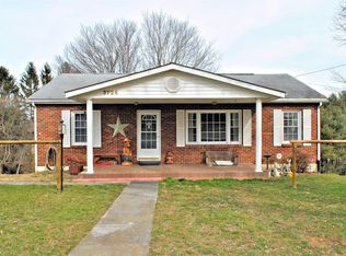 3726 Morehead Ln, Pulaski, VA 24301