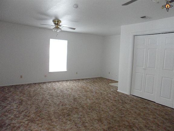 3rd image of 611 W Chisum Ave