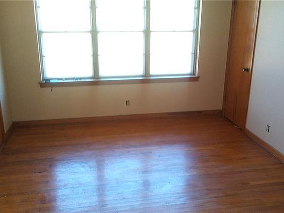 3rd image of 302 W Orange St