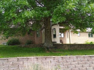 139 Hillview Dr, Marshfield, MO 65706