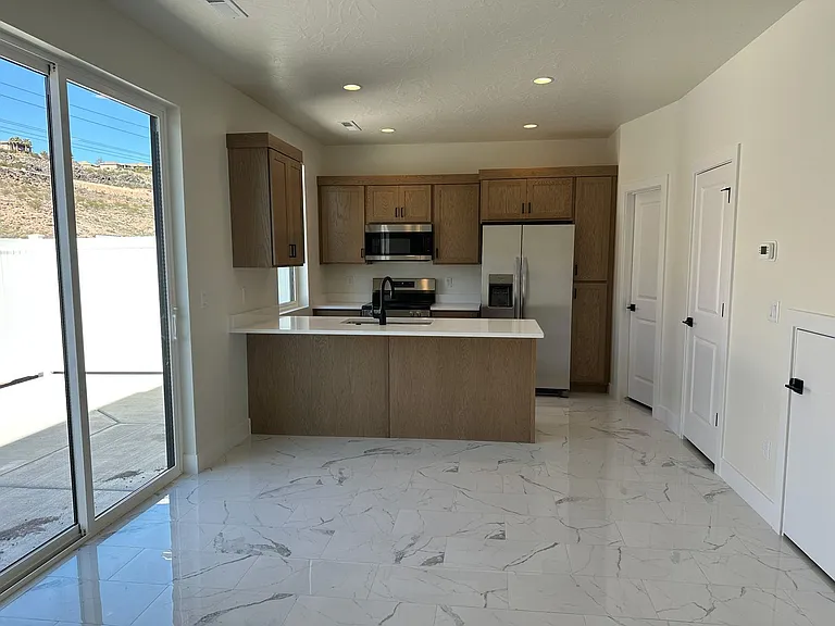 907 S Willow Dr — Photo 8