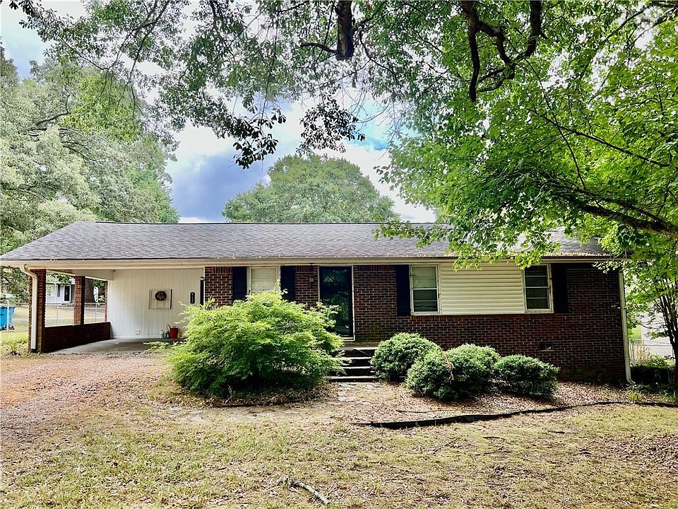 1st image of 212 Lakeshore Dr