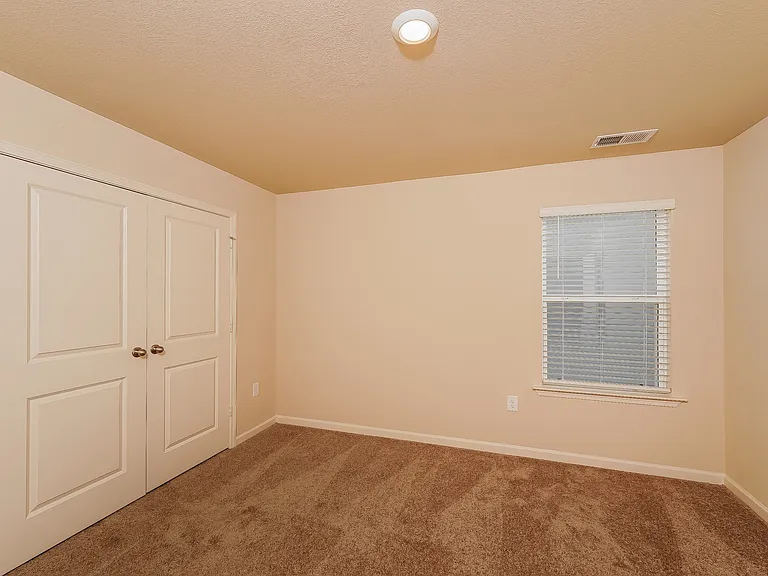 165 Clover Ln — Photo 10