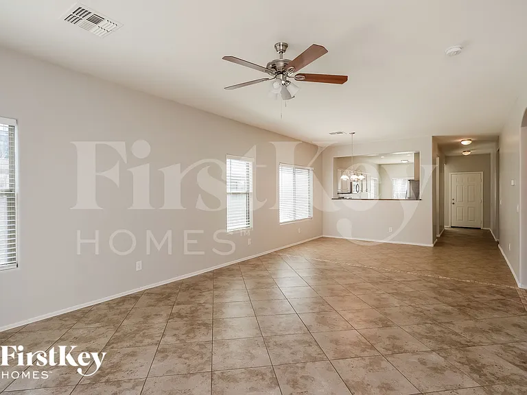 1210 W Vineyard Plains Dr — Photo 4