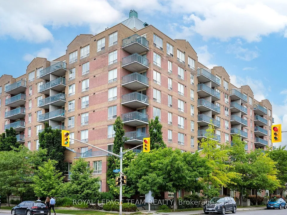 45 Holland Ave #416