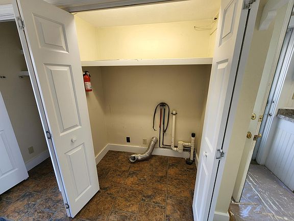 Washer Dryer hookups