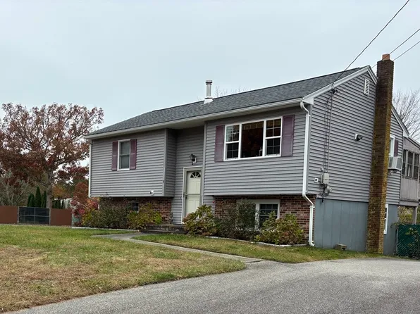 5 Douglas Ln, Wareham, MA 02571