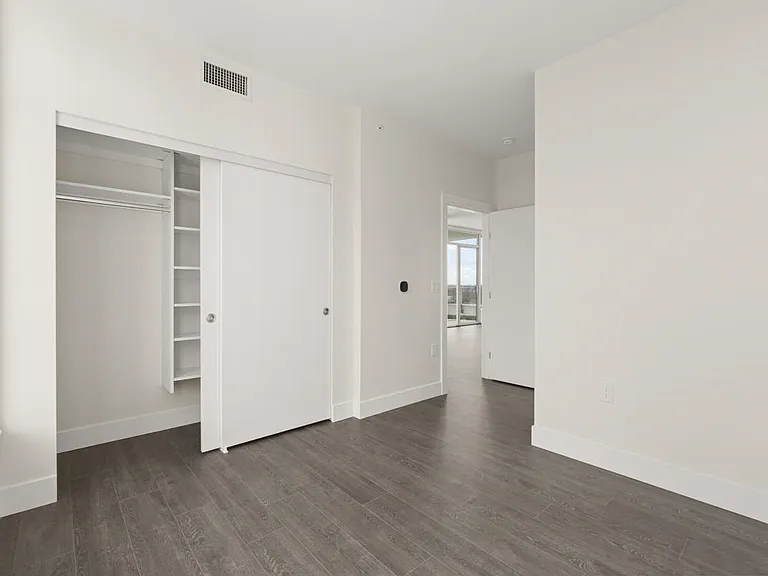 3438 Sawmill Cres #1302 — Photo 8