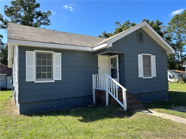 1600 Easterling Dr, Spring Lake, NC 28390