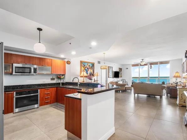 2650 Lake Shore Dr Unit 1705, Riviera Beach, FL 33404