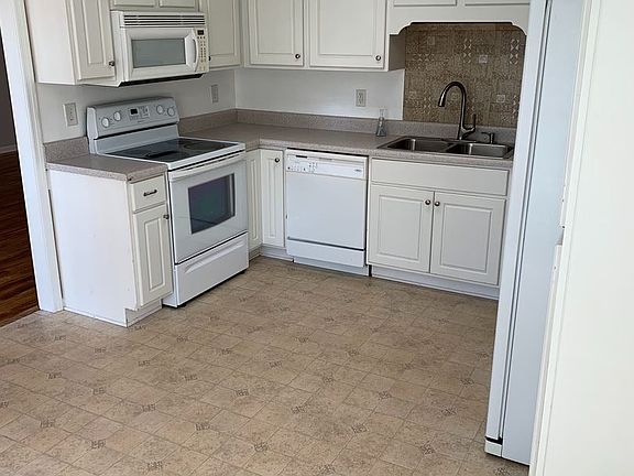 5th image of 2115 Sylvan Lake Dr