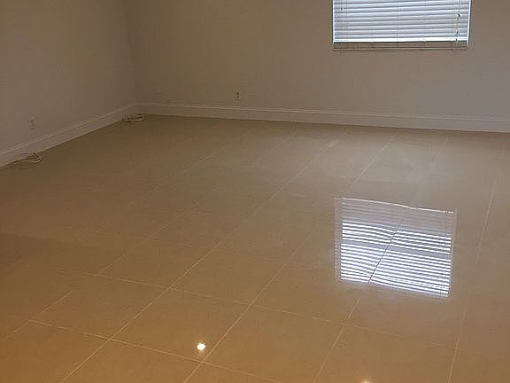 4th image of 916 Mandarin Isle