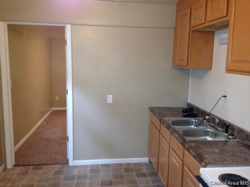 2nd image of 2209 E Adams St