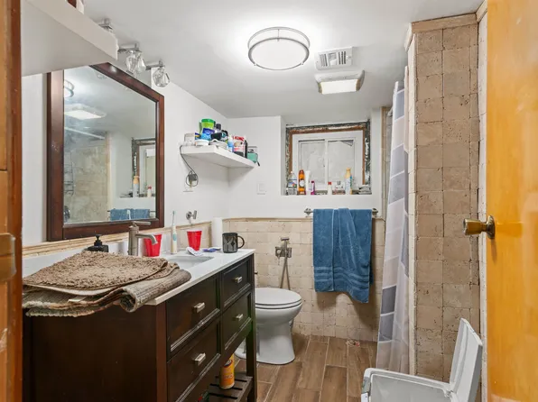 81 Humphrey Avenue image 29 of 37