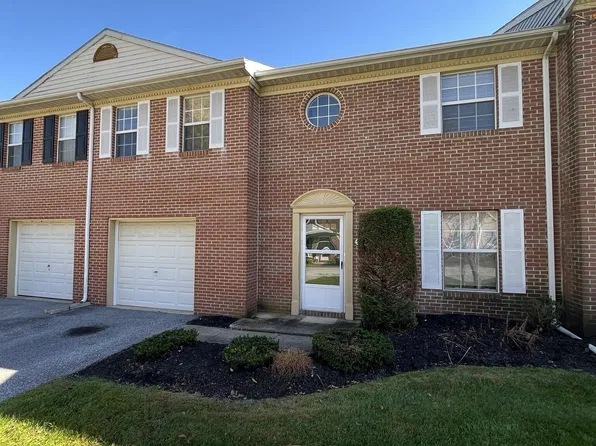 822 Apple Valley Dr, Red Lion, PA 17356