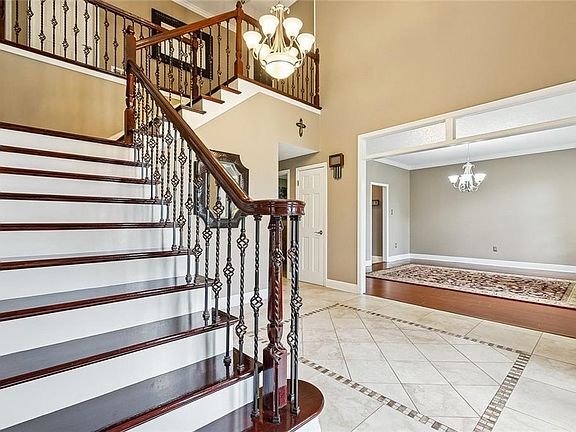 5th image of 45 Chateau Trianon Dr