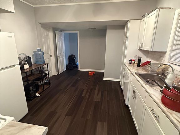 4th image of 1347 Sherman St