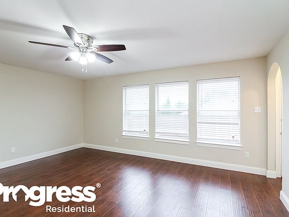2nd image of 530 Blueberry Hill Ln