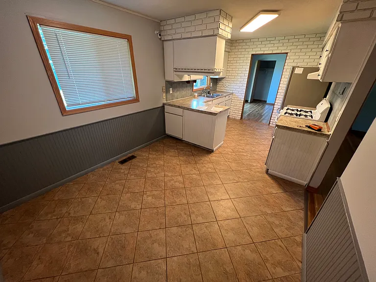 11828 Monroe Cir NE — Photo 4
