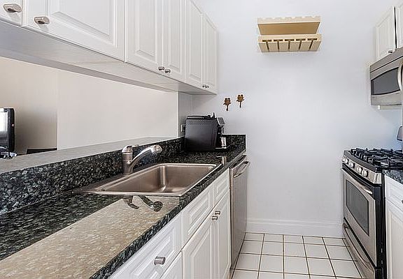 4th image of 400 E 90th St APT 14F