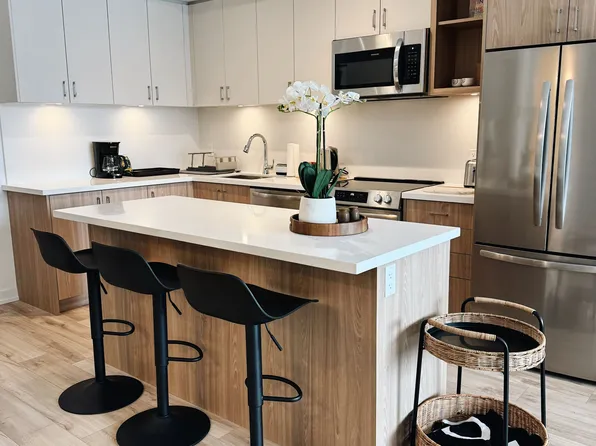 333 Sunseeker Ave, Innisfil, ON