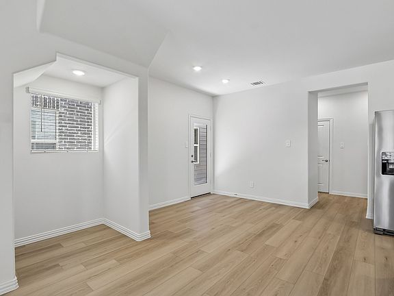 5th image of 2612 Arches Ln