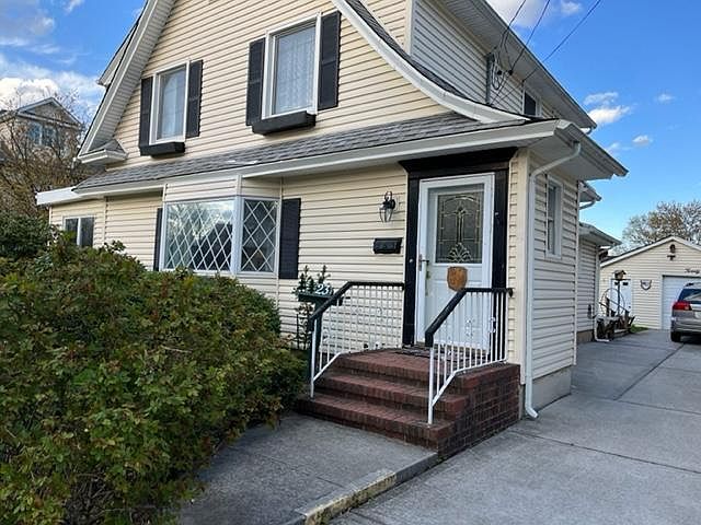 1st image of 23 Walnut Ave