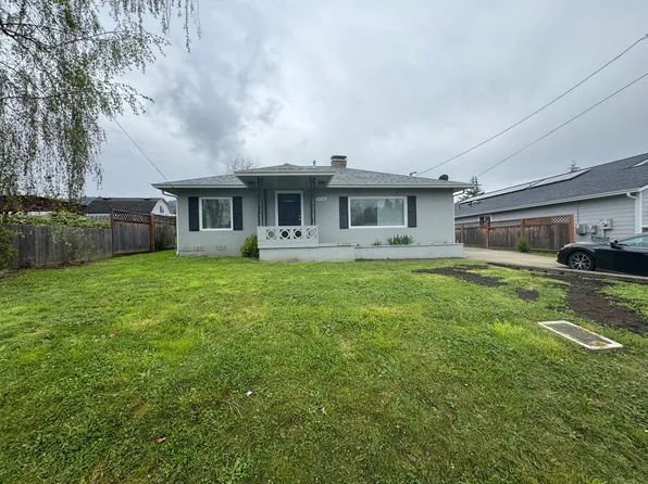 2733 W Sharp Ave, Roseburg, OR 97471