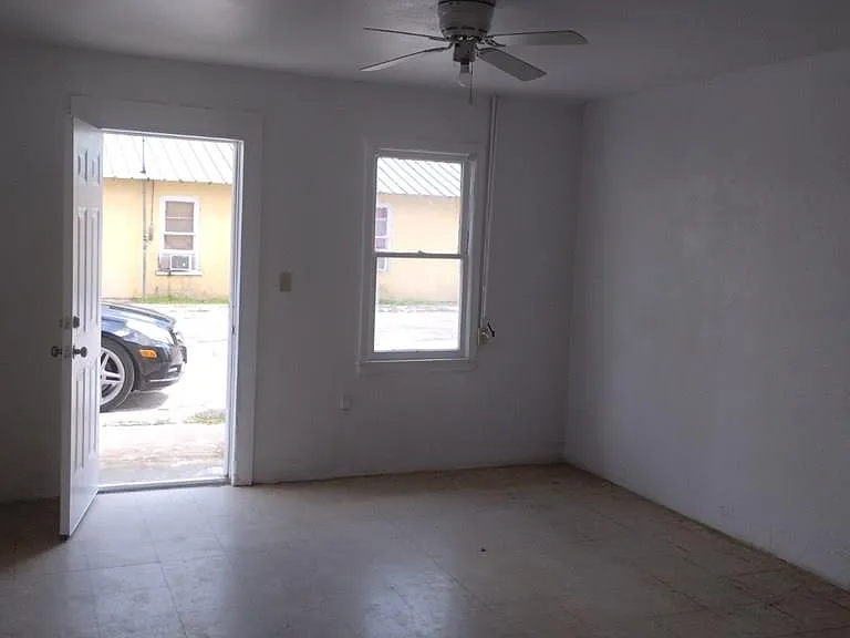 110 S Arroyo Blvd #15 — Photo 2