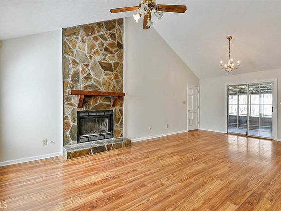 3rd image of 65 Beaver Creek Dr