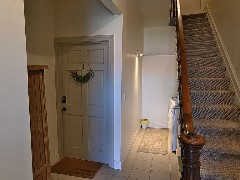 562 Race St — Photo 5