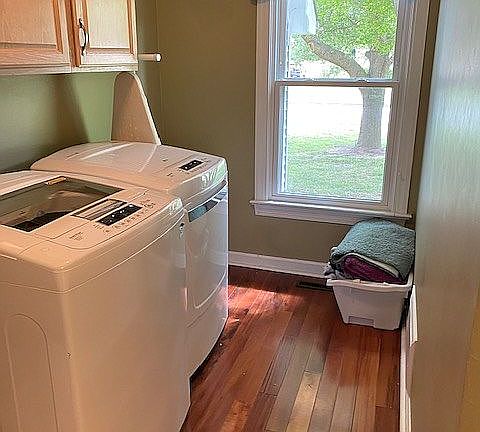 Laundry room w/storage