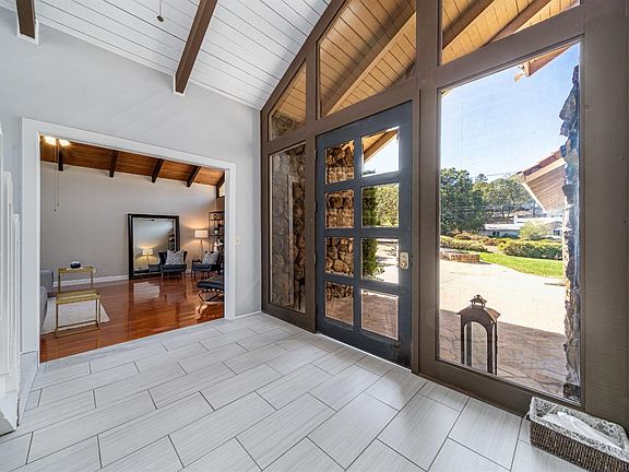 5th image of 1010 Stonedge Dr