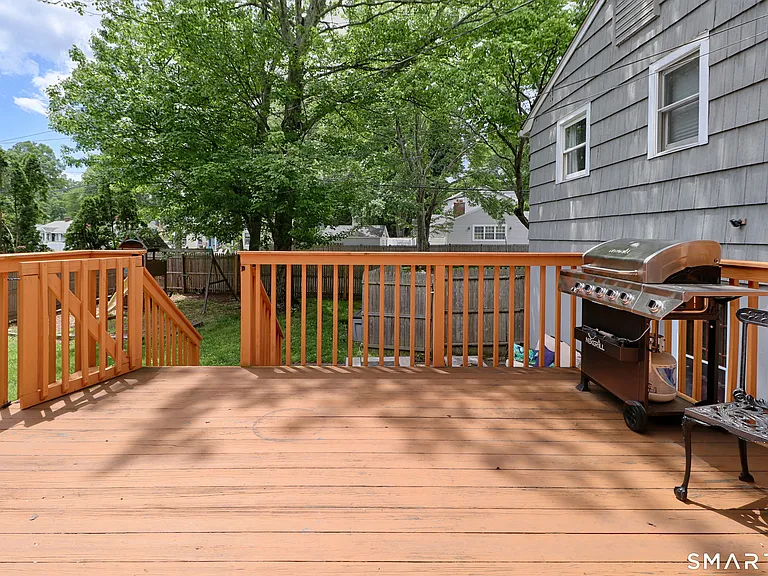 163 Windsor Rd — Photo 23