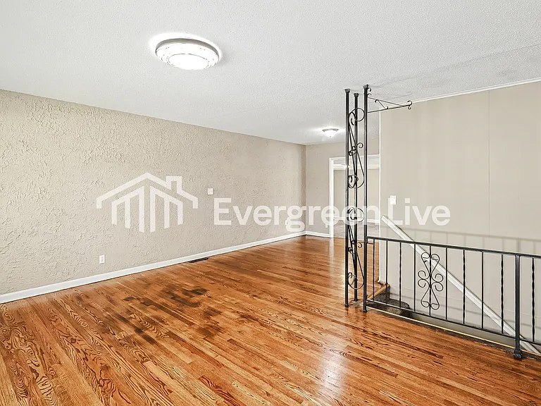 509 N 80th Ter — Photo 2