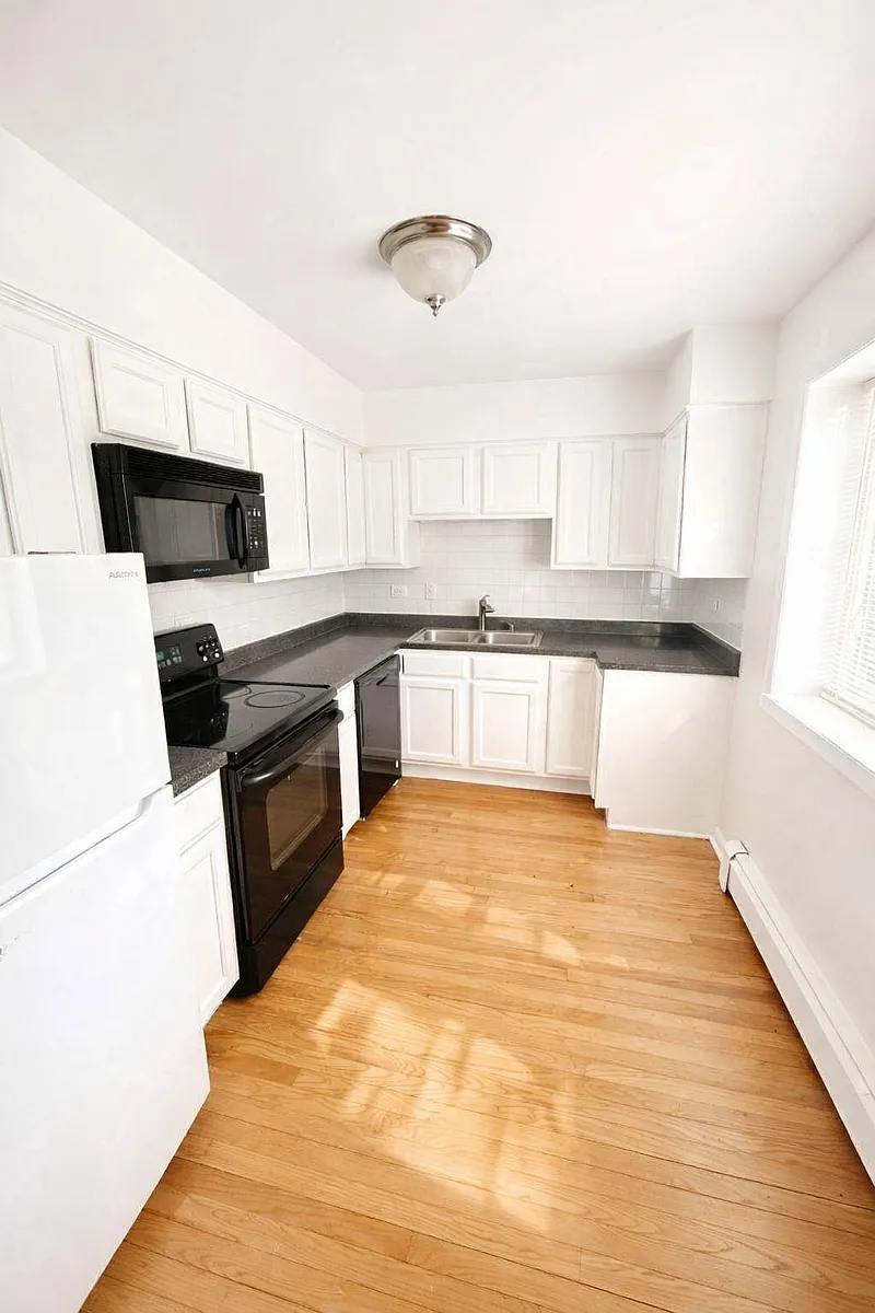 Building Photo - 1404 W Estes Ave #1B