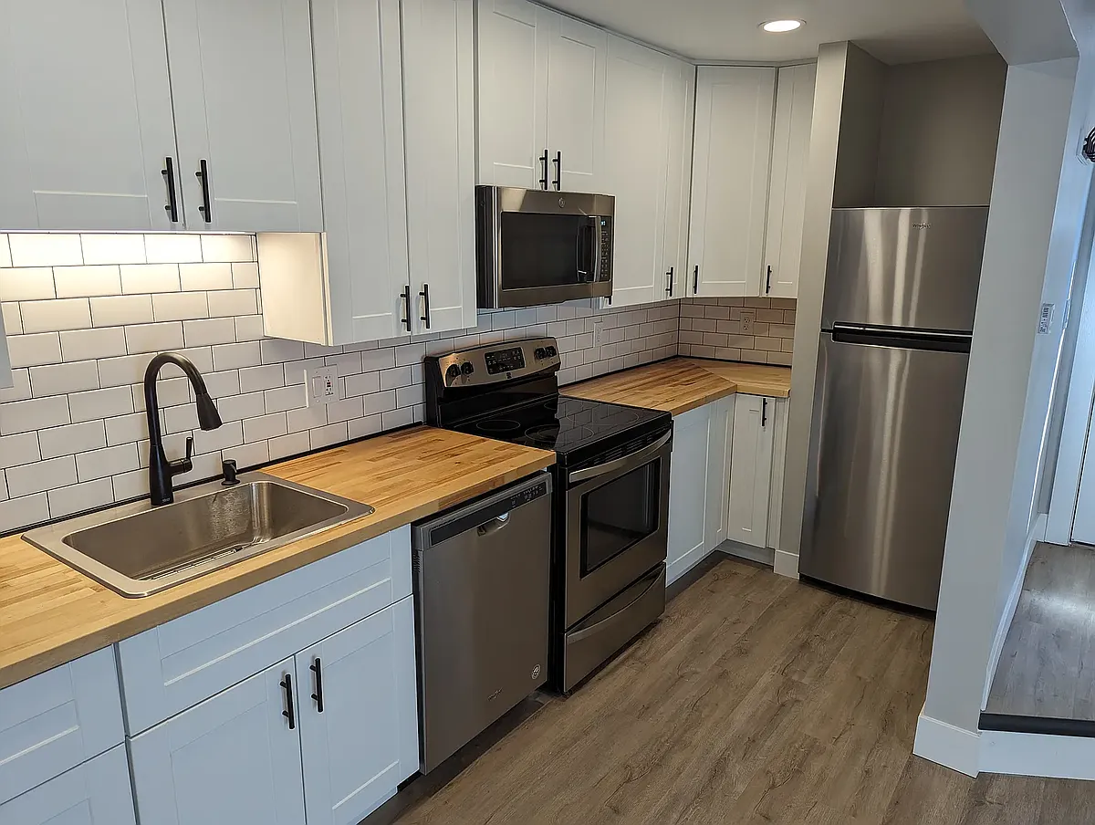 Building Photo - 211 E Whittier St #1/2