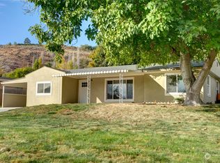 26 Middle Lane Rd, Omak, WA 98841