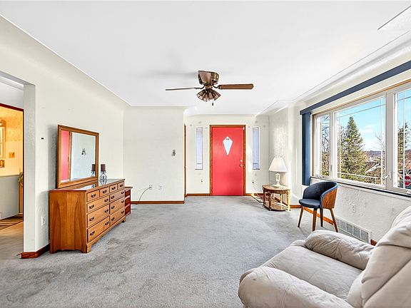 4th image of 894 Toman Ave