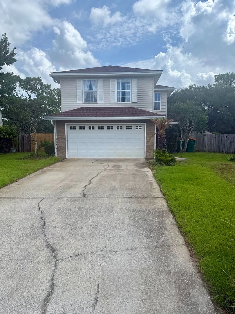 Bright & Spacious 4 Bedroom Home Near Hurlburt Field! — Photo 1